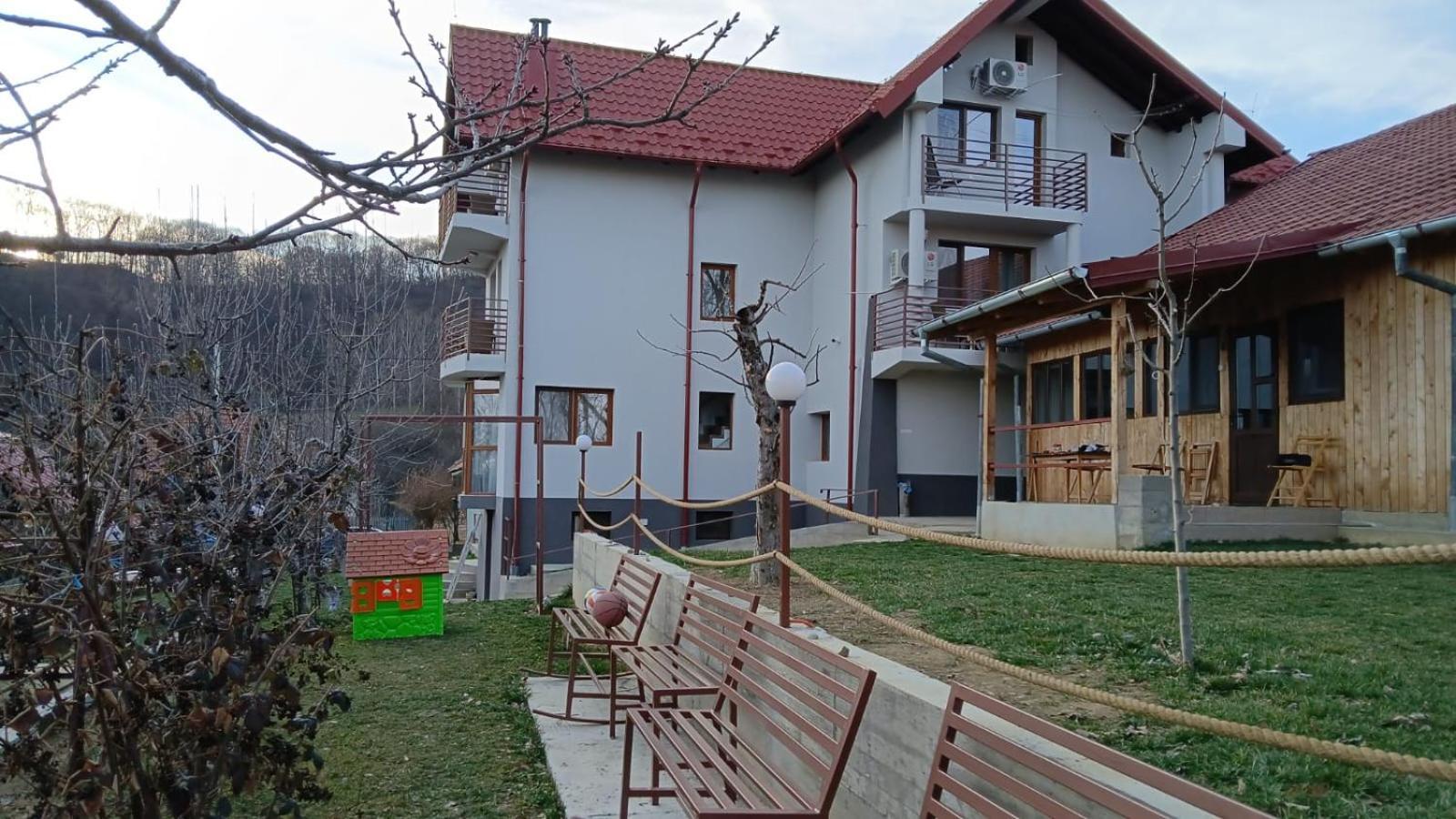 Perla Argesului, Ciubar, Piscina, Lift, Gratar, Cabana, Pensiuni, Hotel Cazare Transfagarasan Curtea De Arges Albestii de Arges Kültér fotó