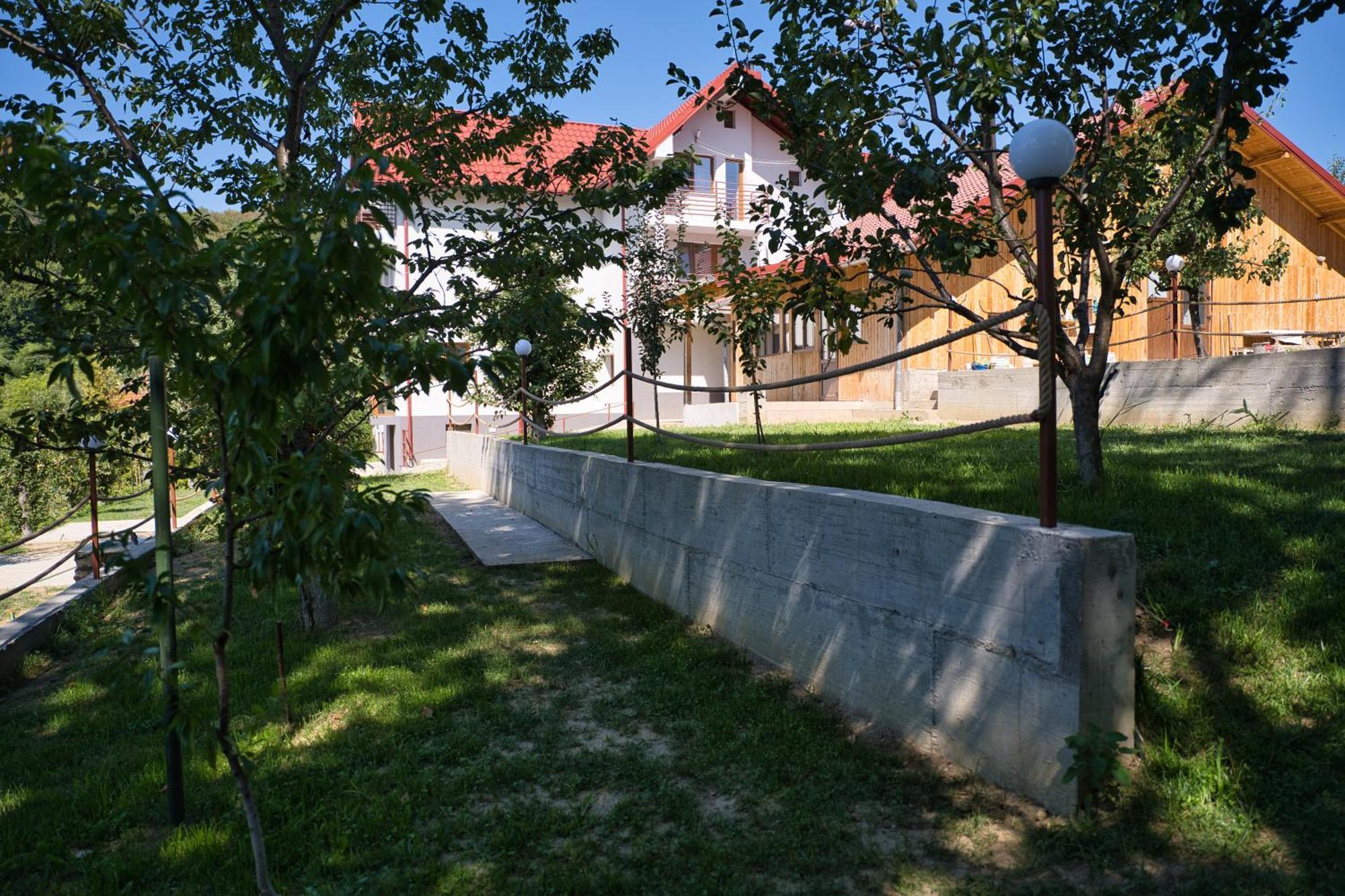 Perla Argesului, Ciubar, Piscina, Lift, Gratar, Cabana, Pensiuni, Hotel Cazare Transfagarasan Curtea De Arges Albestii de Arges Kültér fotó