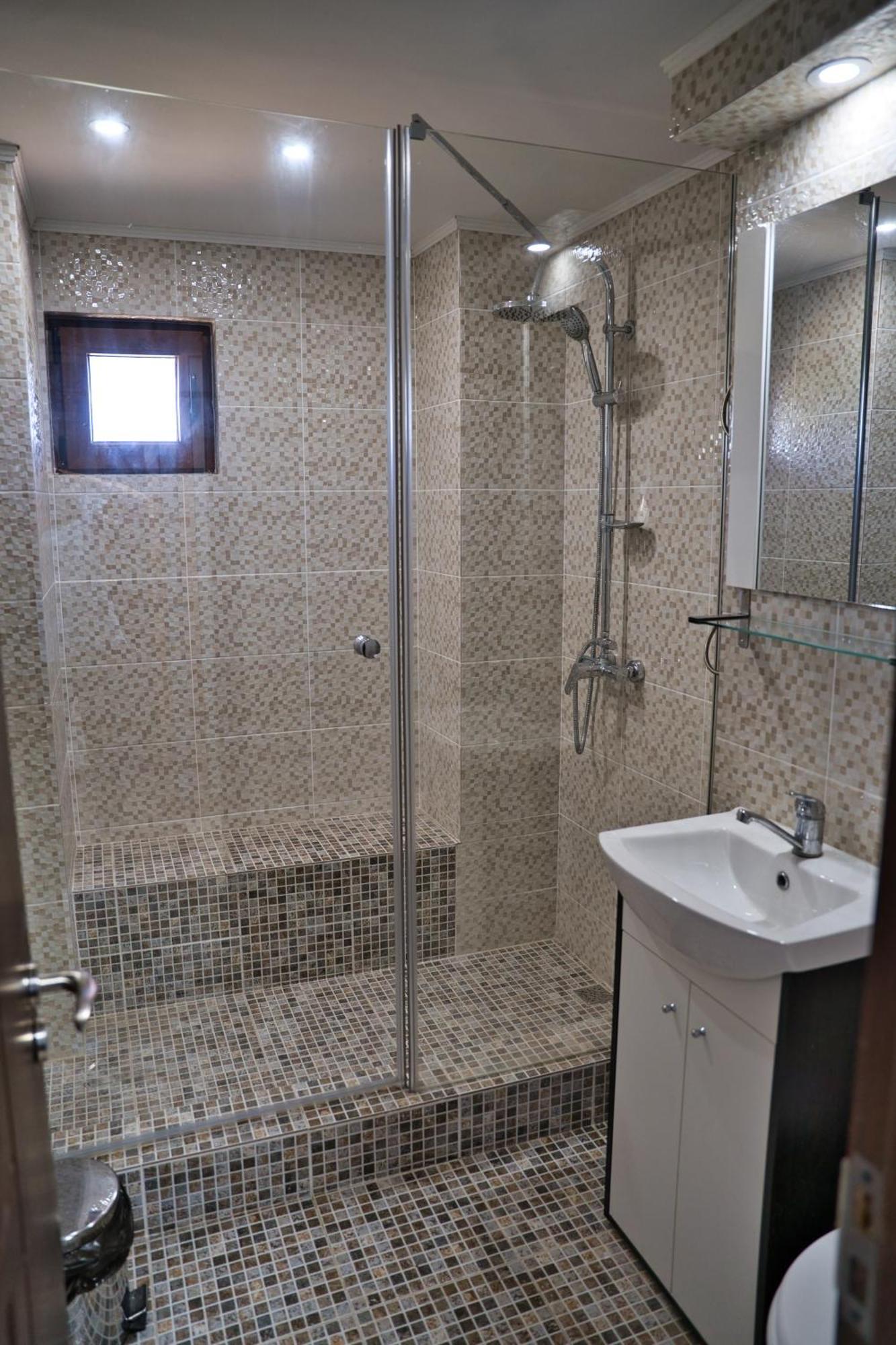 Perla Argesului, Ciubar, Piscina, Lift, Gratar, Cabana, Pensiuni, Hotel Cazare Transfagarasan Curtea De Arges Albestii de Arges Szoba fotó