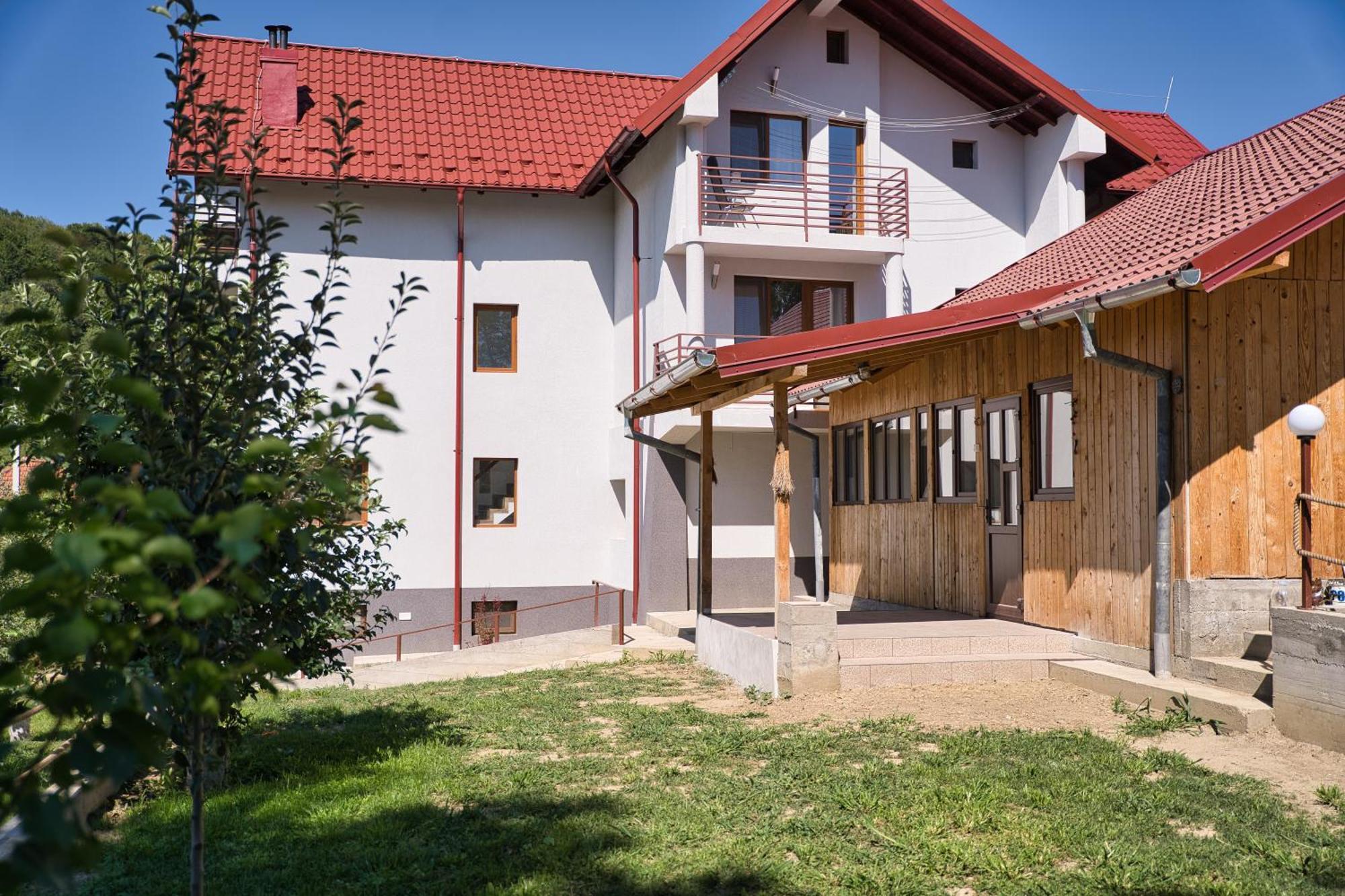 Perla Argesului, Ciubar, Piscina, Lift, Gratar, Cabana, Pensiuni, Hotel Cazare Transfagarasan Curtea De Arges Albestii de Arges Kültér fotó